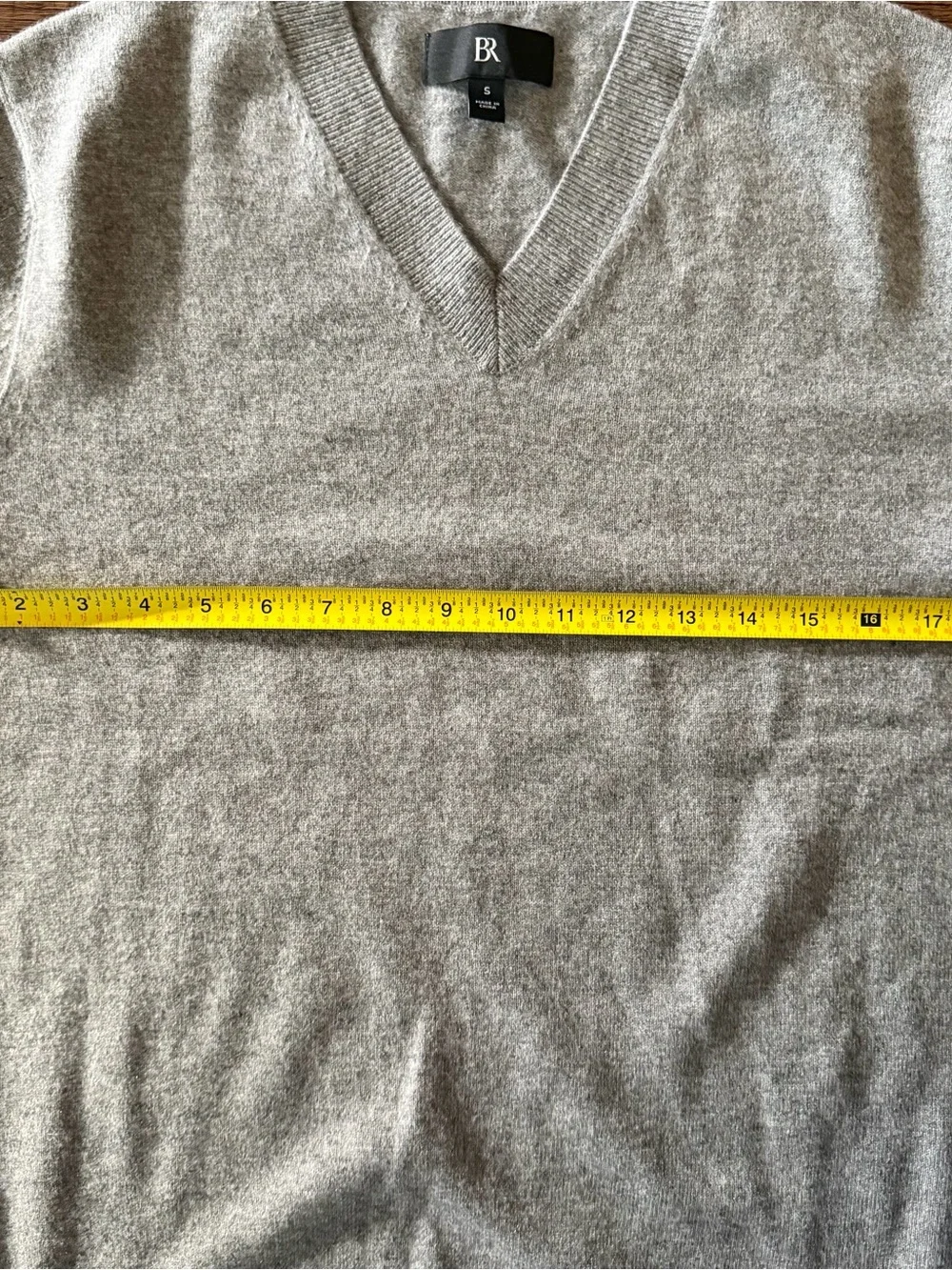 Banana Republic Men's V-Neck Sweater in Light Gray Heather